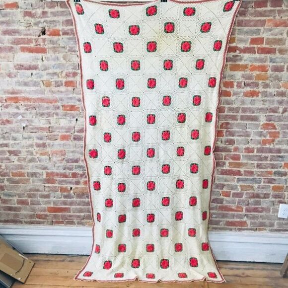 Vintage Crochet Bedspread Blanket Floral 3D-Roses - Picture 1 of 8